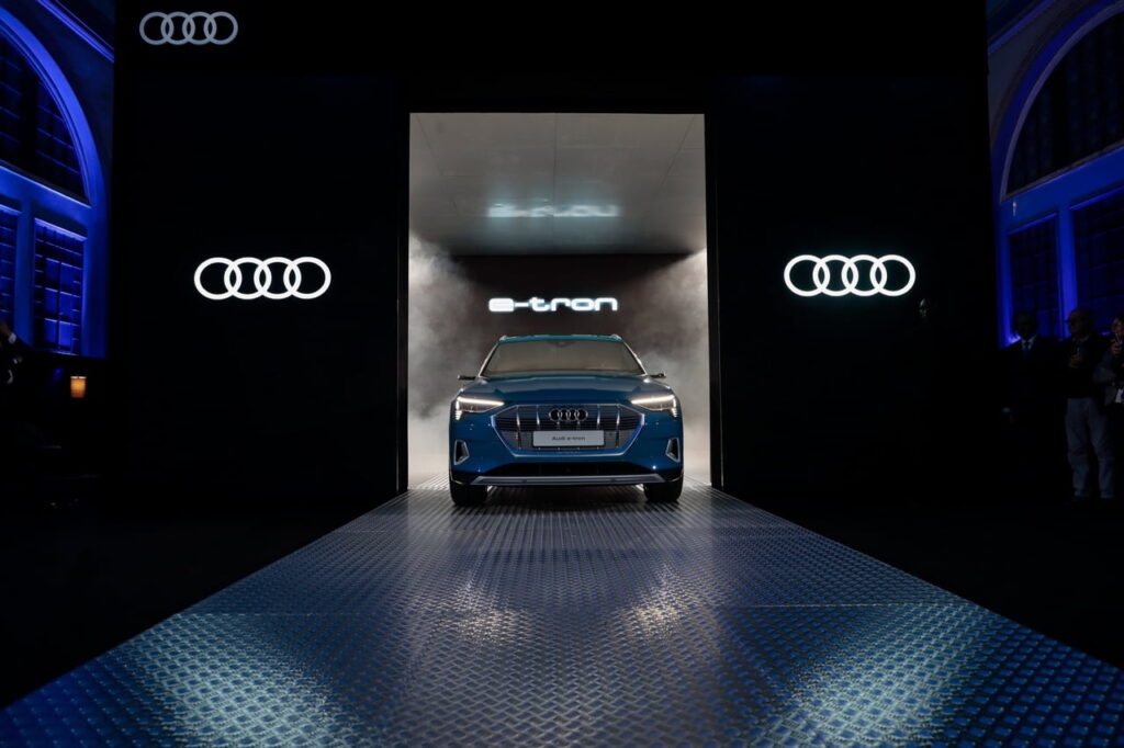 The image shows an Audi e-tron, the first car model of the German company to test the innovative filtering system.
