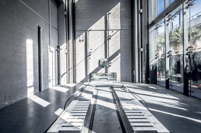 Transportador vertical versátil para sistemas de gran capacidad